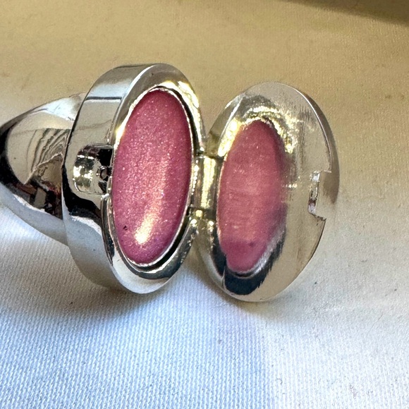 đź’‹ Elegant Silver and Black Sephora 2007 Anniversary Lip Gloss Cocktail Ringđź’‹ - Picture 5 of 16